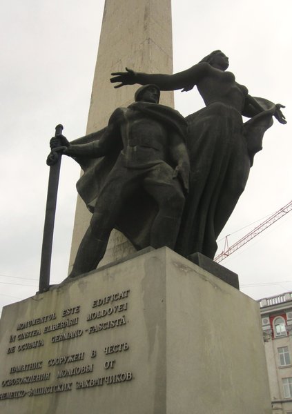 Heroic statue