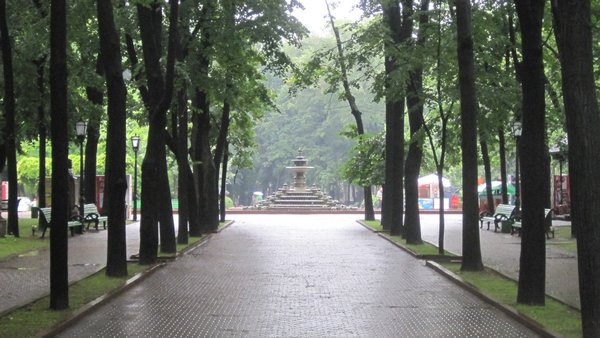 A tree-lines promenade, cenrtal Chisinau