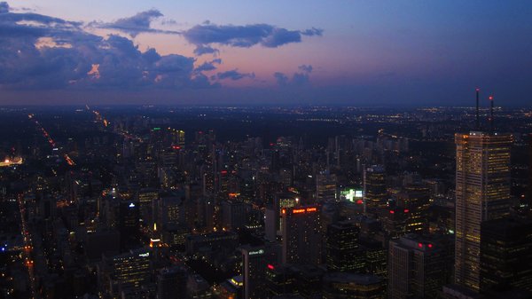 Night falls over Toronto