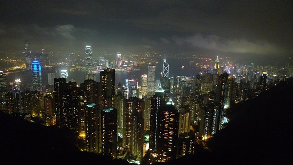 Hong Kongs høje huse om natten