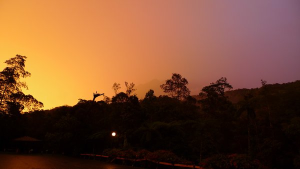 Specielt aftenlys ved Mount Kinabalu