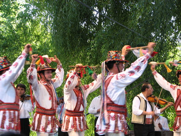 Calusarii - performing Calusul dance