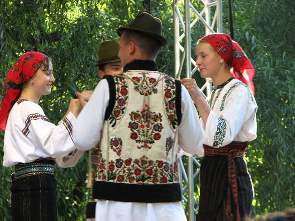 Dancers - Moldova region_Suceava