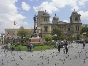 Palacio presidencial and the Cathedral