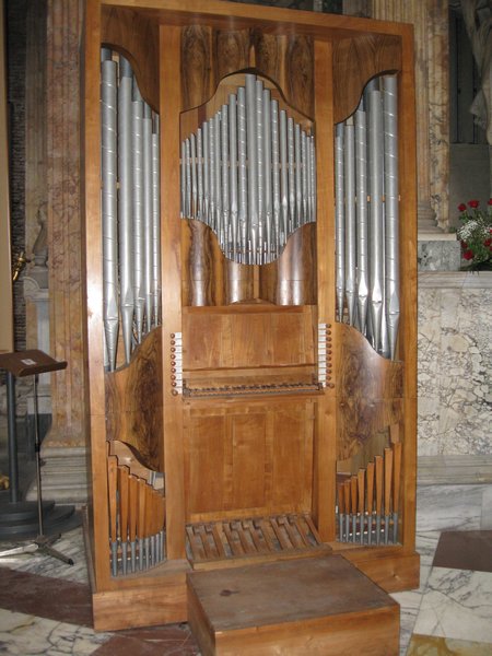 Pantheon pipe organ