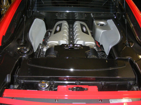 R8 V10 motor