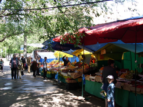 Fruit stands where I bought fruit