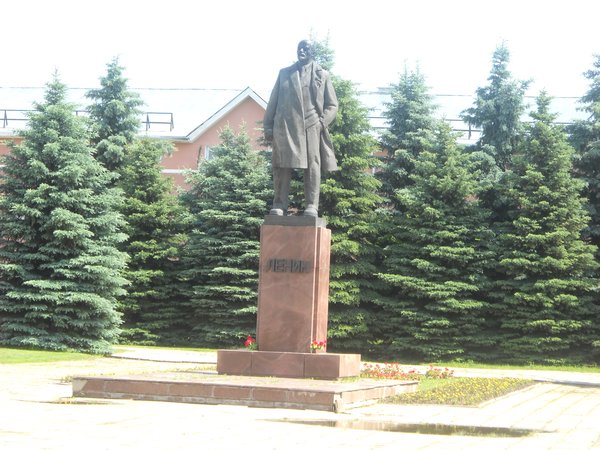 Lenin statue, big surprise