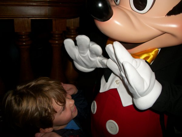 Lucas getting high 5 from Mickey