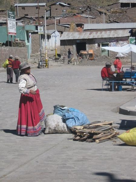 Local woman at the Plaza das armas in Cabanaconda,  (3290m )