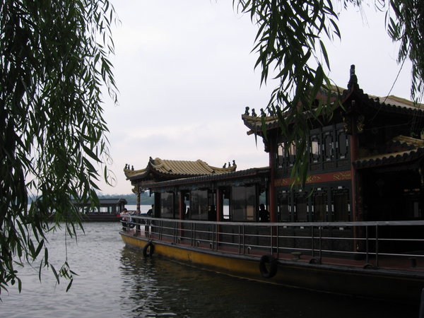 Tour Boats on the West Lake