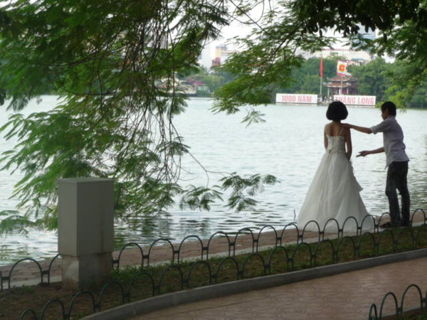People getting married lakeside on 1000 years as Hanoi as the capital of Vietnam