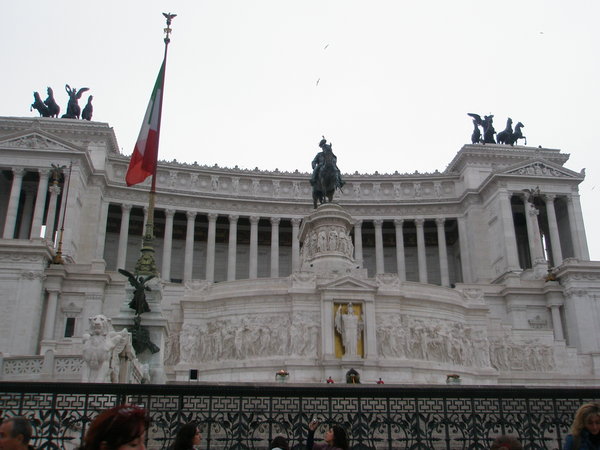23.2.2011 - Rome - Vittoria Emanuelle II building