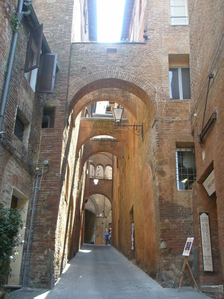 4.2011 - Siena - view of some back streets