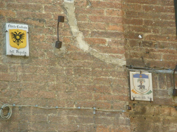 4.2011 - Siena -  different district emblems