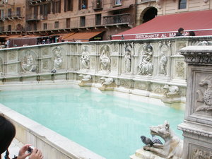 Siena - Fonte Gaia in Piazza del Campo