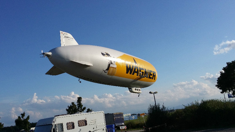 31.8.14 Friedrichshafen - Zeppelin coming for landing next to us camping at Eurobike Expo (3)