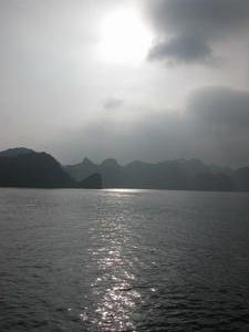 Sun over the water, Halong Bay