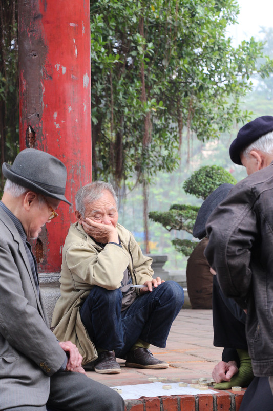 Old Ha Noi men playing chinese checkers.. 