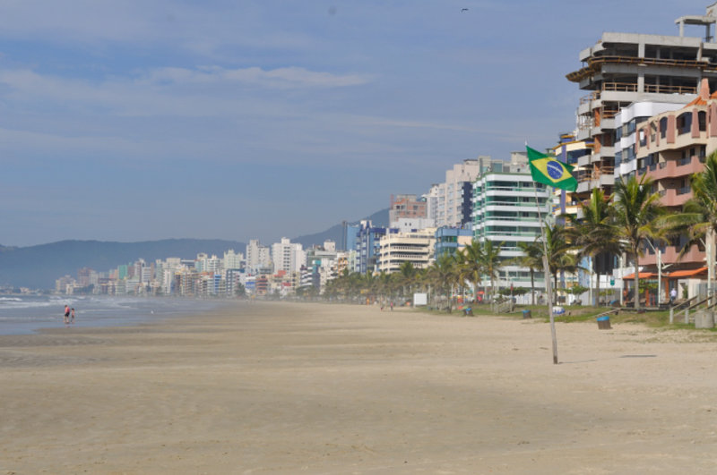 I walked almost to the end of the next beach, Meia Praia