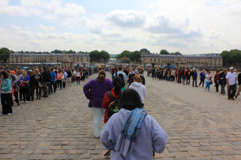 Line for Versailles