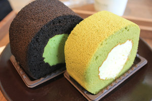 Green tea cake rolls