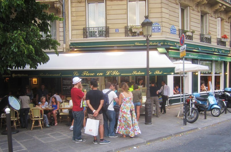 one of the most famous ice cream shops in paris. only 3euros per cone ;-)