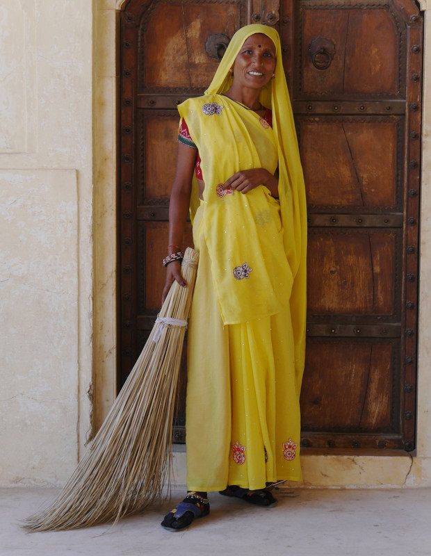  Amber Fort cleaning lady. Photo cost me 10 rupees.