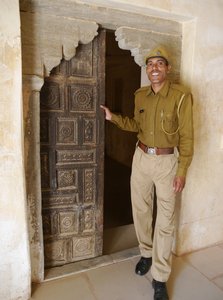 Amber Fort guard and photographer now 100 rupee richer 