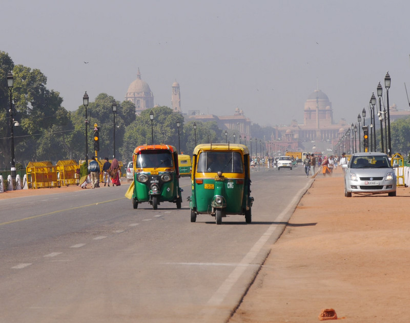 The road up to India Gate