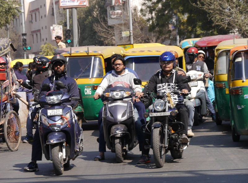 Bike and tuk-tuk race Delhi style
