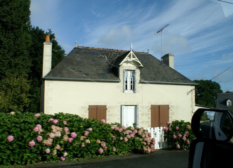 Pretty and flowery Breton house