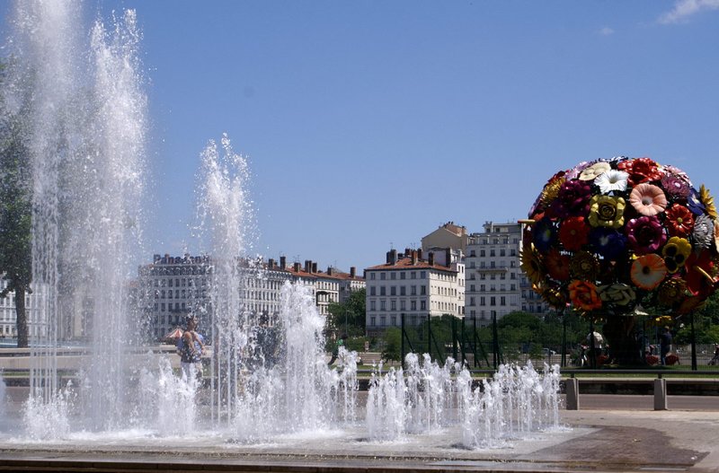 Fountain and lovely floral sculpture 