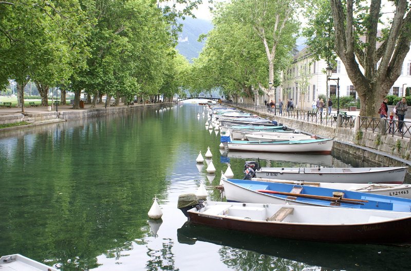 The tree-lined canal leading into the newer part of Annecy