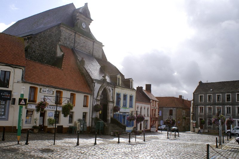 We liked this village square which Clarissa Tomtom accidentally took us to visit !