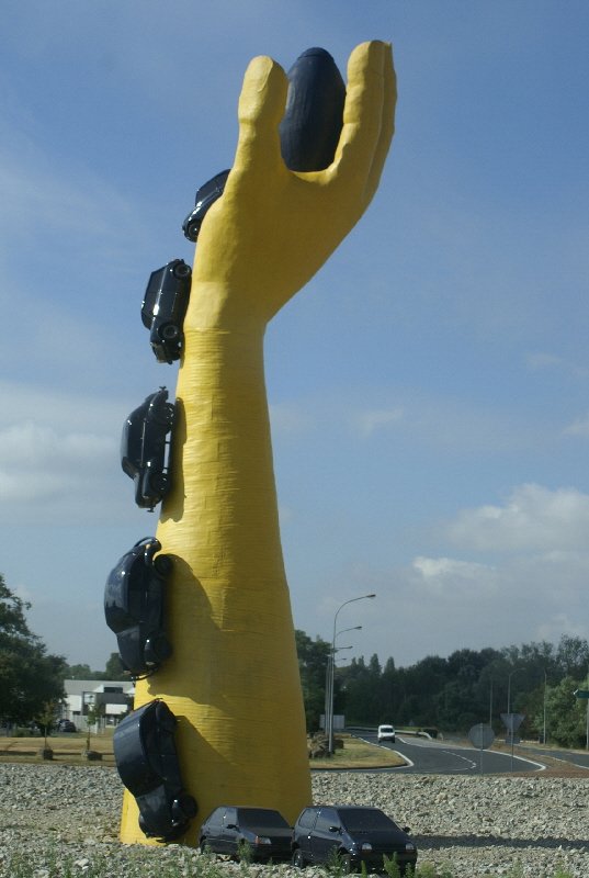 An unusual roundabout decoration