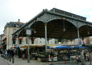 Would have liked to stop in Foix but there was a market which meant a lot of vehicles so no parking space for us !