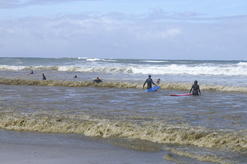 Novice surfers Lacanau-Ocean