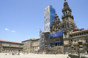 Santiago di Compostela - Catherdral looking better now the sun has moved to give it a blue sky backfrop