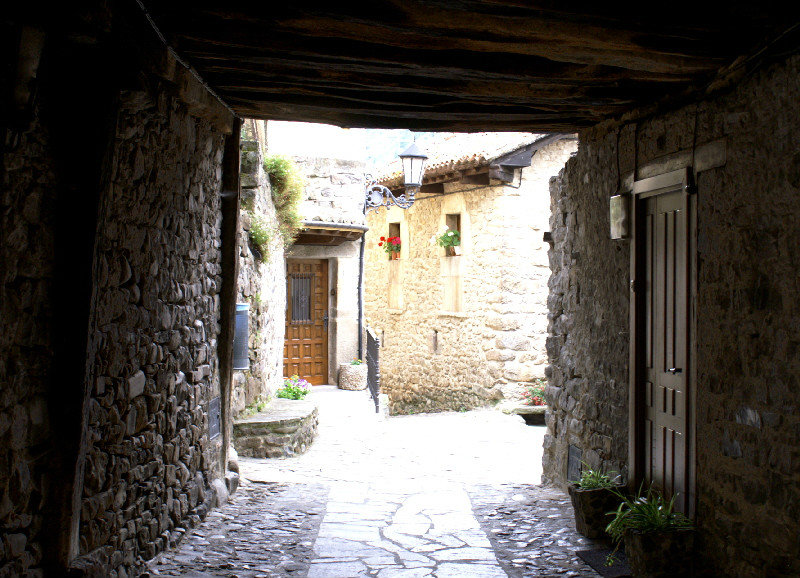 Down the narrow alleyways of Potes