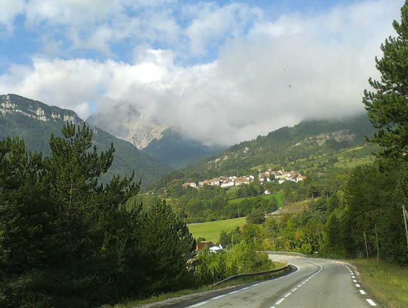 Up through the mountains, Grenoble and its Alps to the left, Vercors mountains to the right. Magnificent.