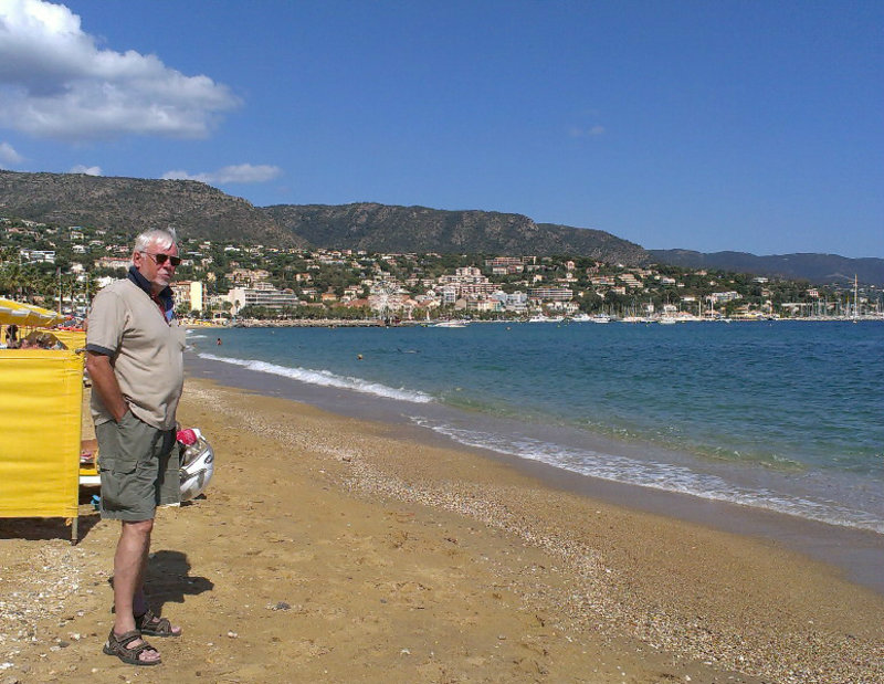 Bob on a beach in Le Lavandou standing where he is to hide a topless sunbather just behind him 