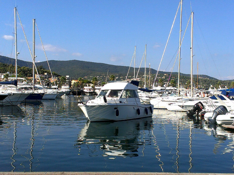People watching in the marina at Cavalaire-sur-mer 