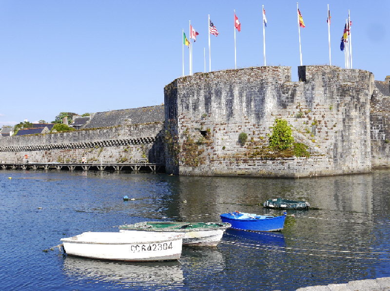 Concarneau - the sea acts as a moat to the walled town