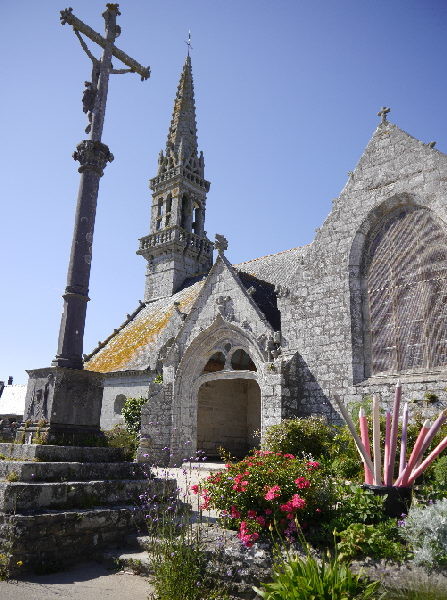 Poullans-sur-Mer is not on the sea but has a pretty church