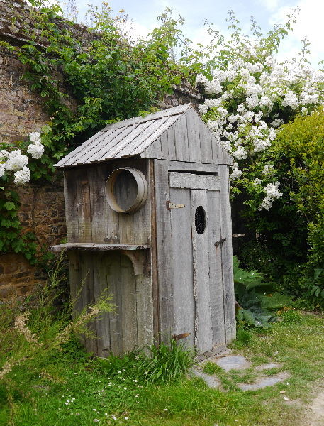 Abbaye de Beauport gardener's cute hut