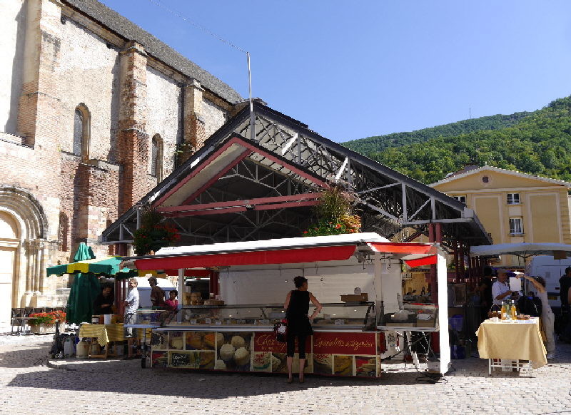Foix market by the big church 