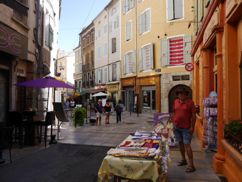 Sisteron colourful streets