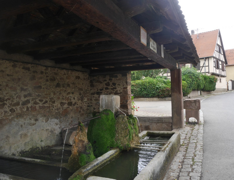 Mittel-Bergheim spring water very ancient well