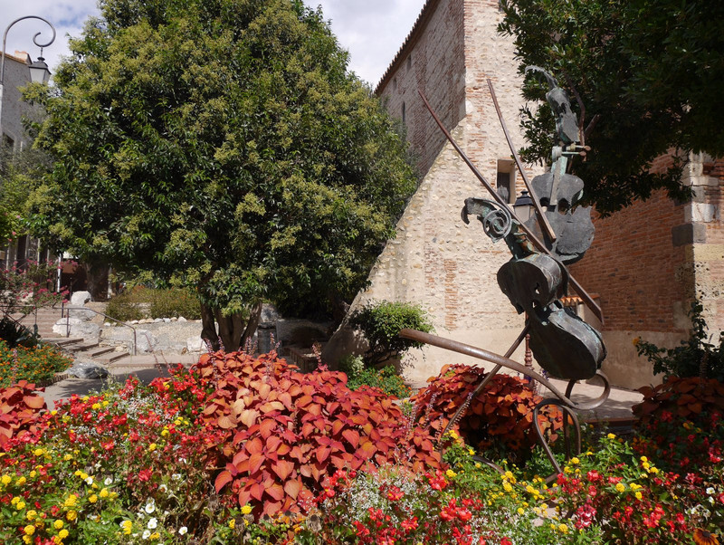 Canet Roussillon gardens by the church